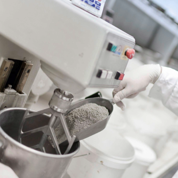 Chromium reducing/reducing admixtures